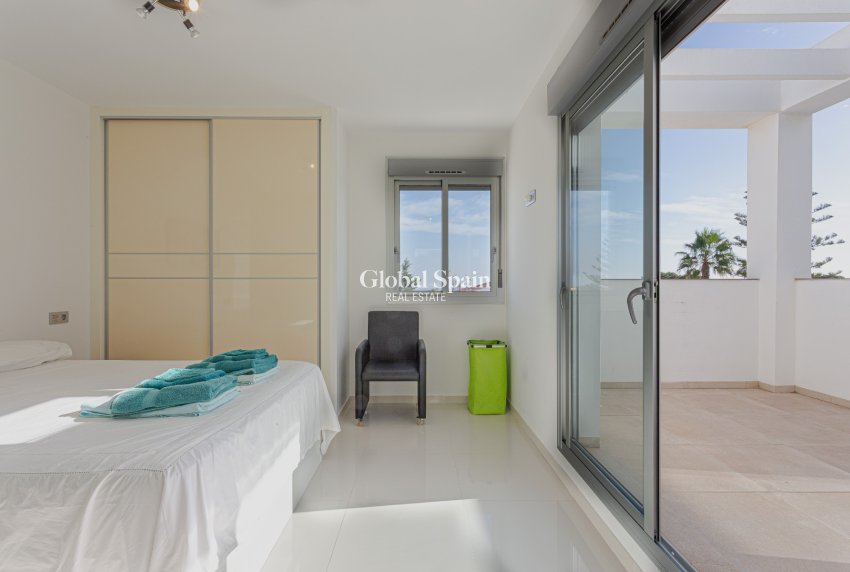 Odsprzedaż - WILLA  -
ORIHUELA COSTA - 