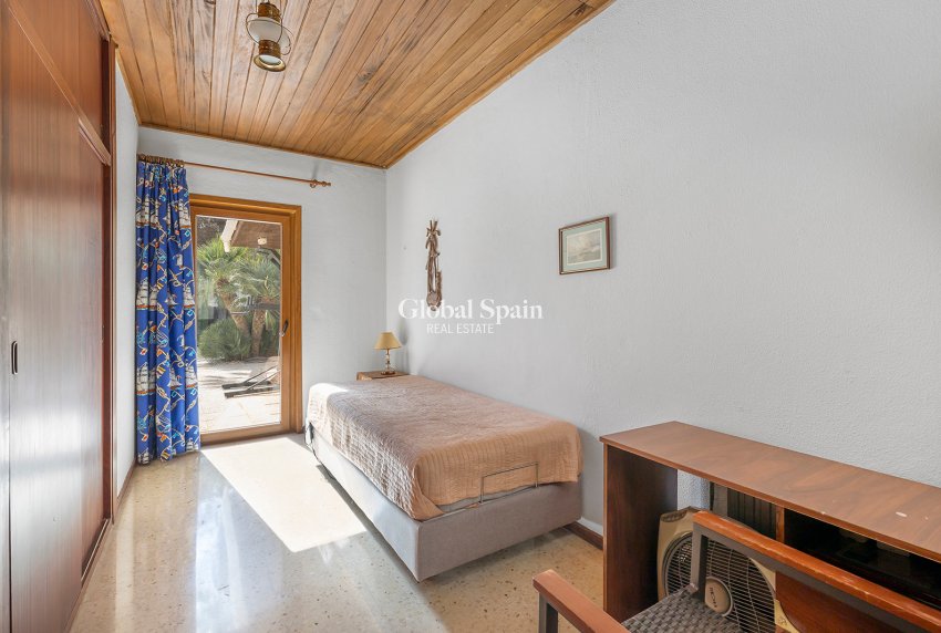 Odsprzedaż - WILLA  -
ORIHUELA COSTA - 