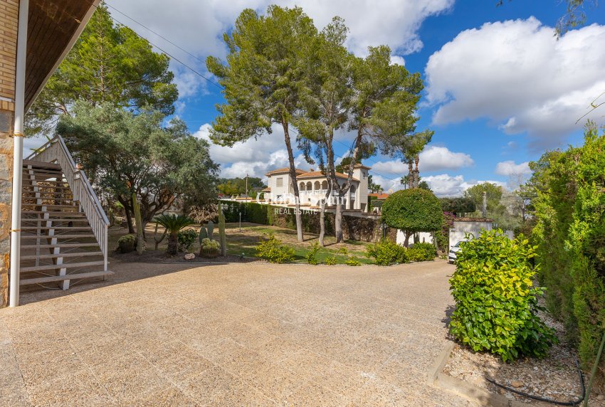 Odsprzedaż - WILLA  -
ORIHUELA COSTA - 