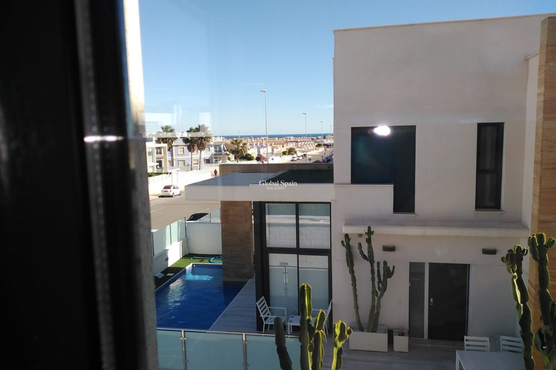 Odsprzedaż - WILLA  -
ORIHUELA COSTA - 