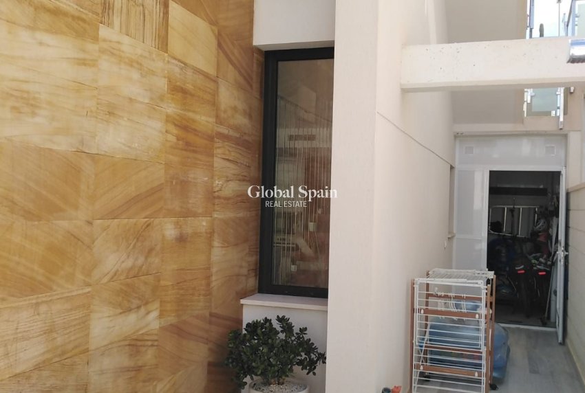 Odsprzedaż - WILLA  -
ORIHUELA COSTA - 