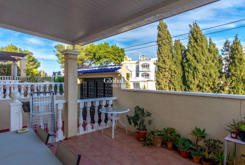 Odsprzedaż - WILLA  -
ORIHUELA COSTA - 