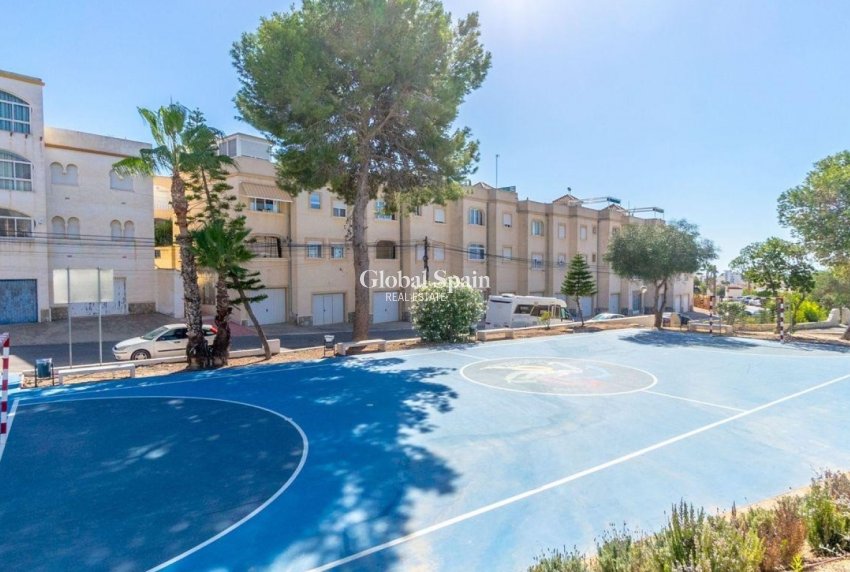 Odsprzedaż - WILLA  -
ORIHUELA COSTA - 