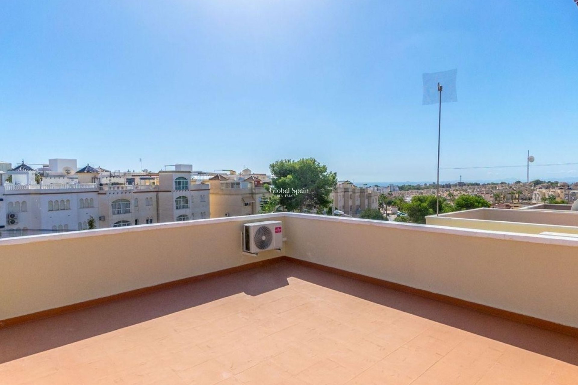 Odsprzedaż - WILLA  -
ORIHUELA COSTA - 
