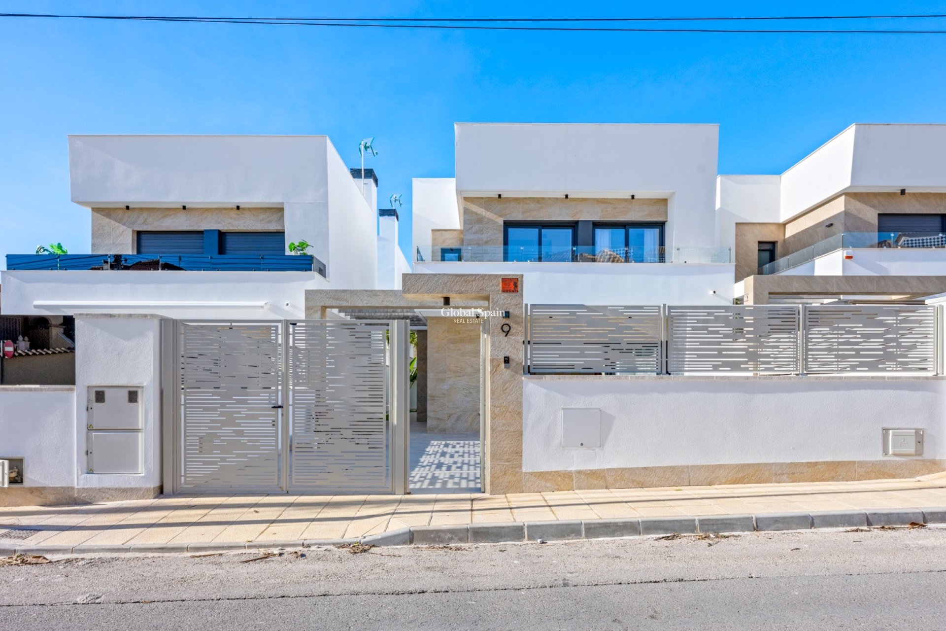 Odsprzedaż - WILLA  -
ORIHUELA COSTA - 