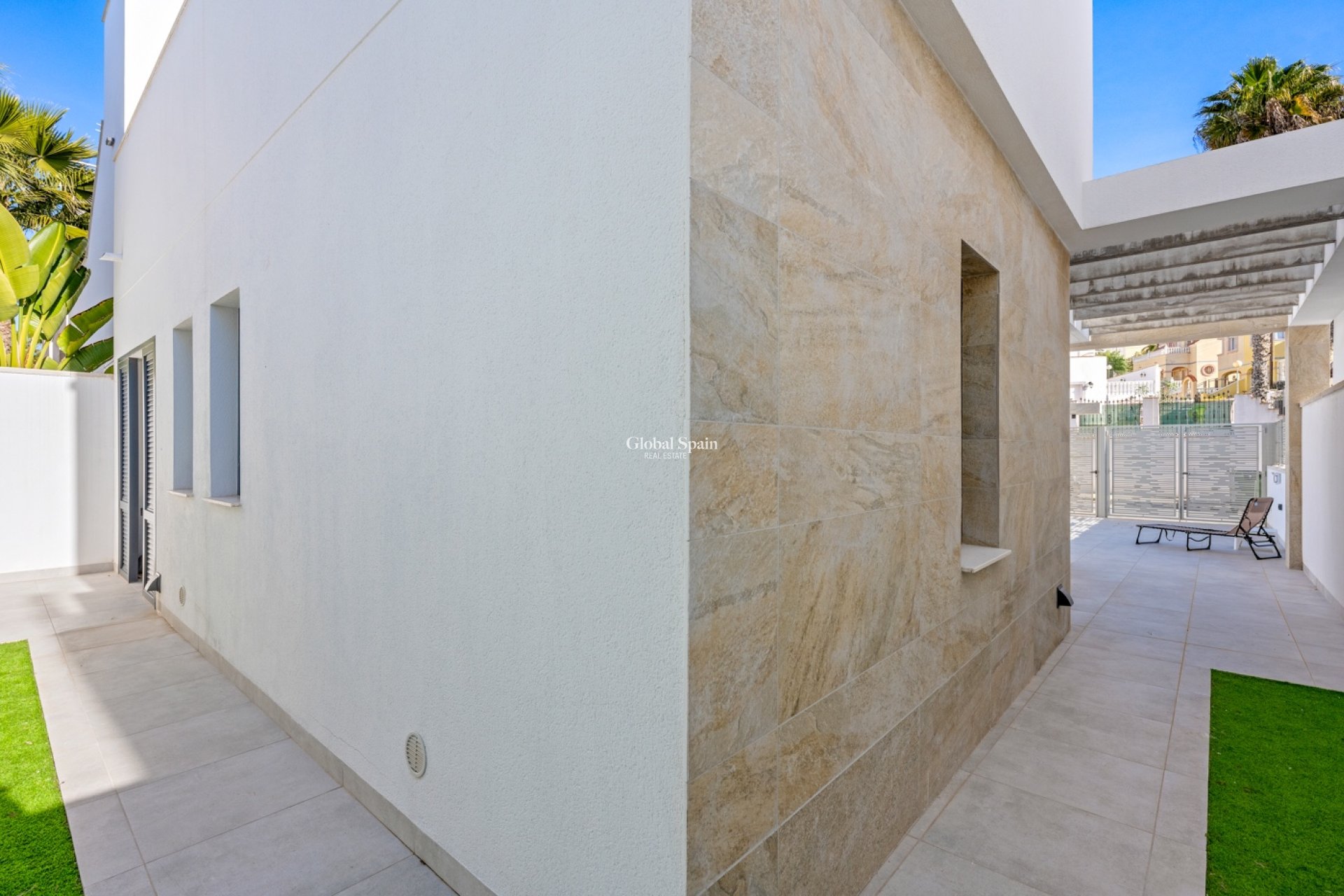Odsprzedaż - WILLA  -
ORIHUELA COSTA - 