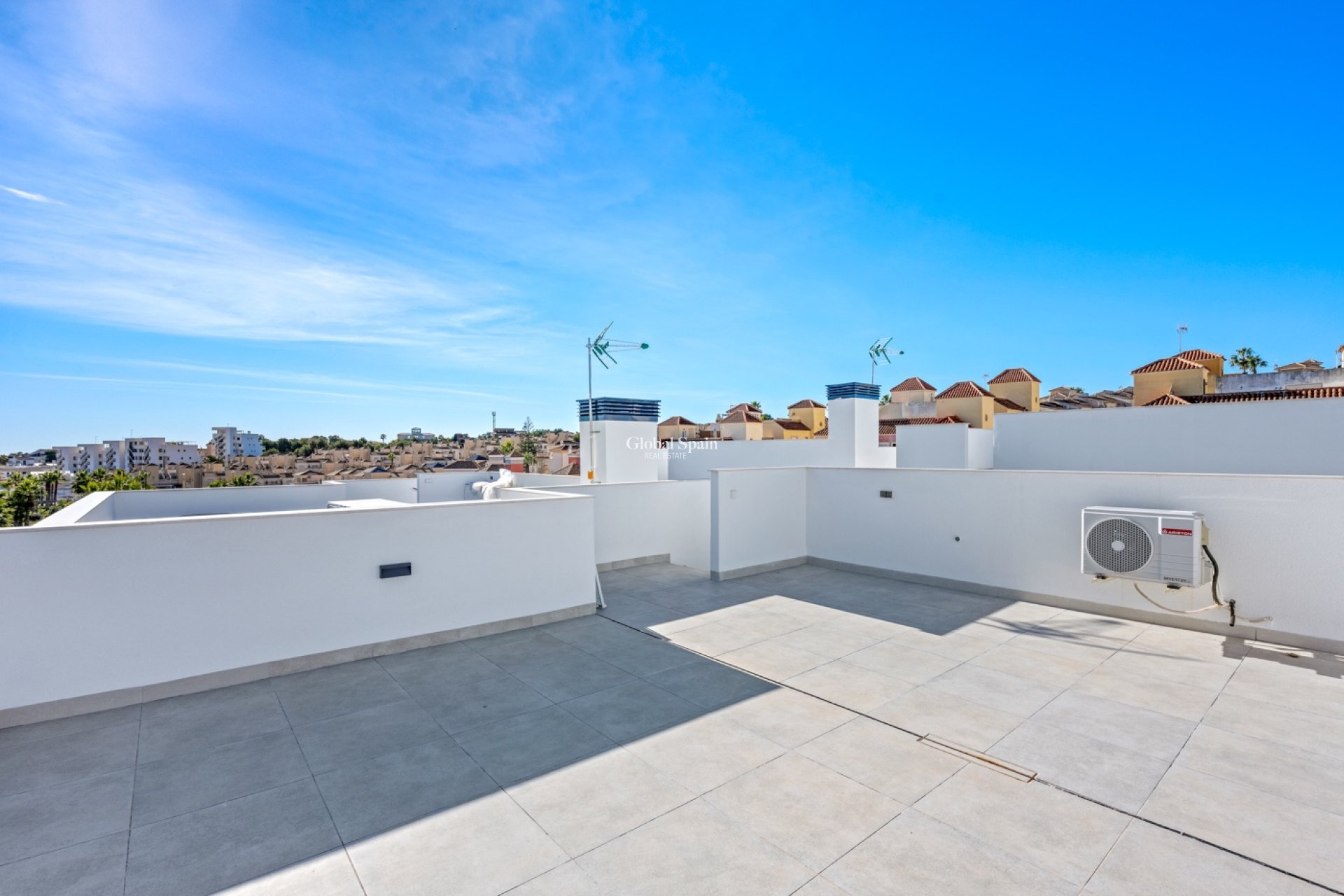 Odsprzedaż - WILLA  -
ORIHUELA COSTA - 