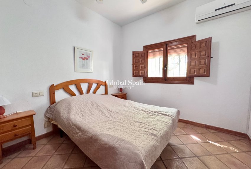 Odsprzedaż - WILLA  -
ORIHUELA COSTA - 