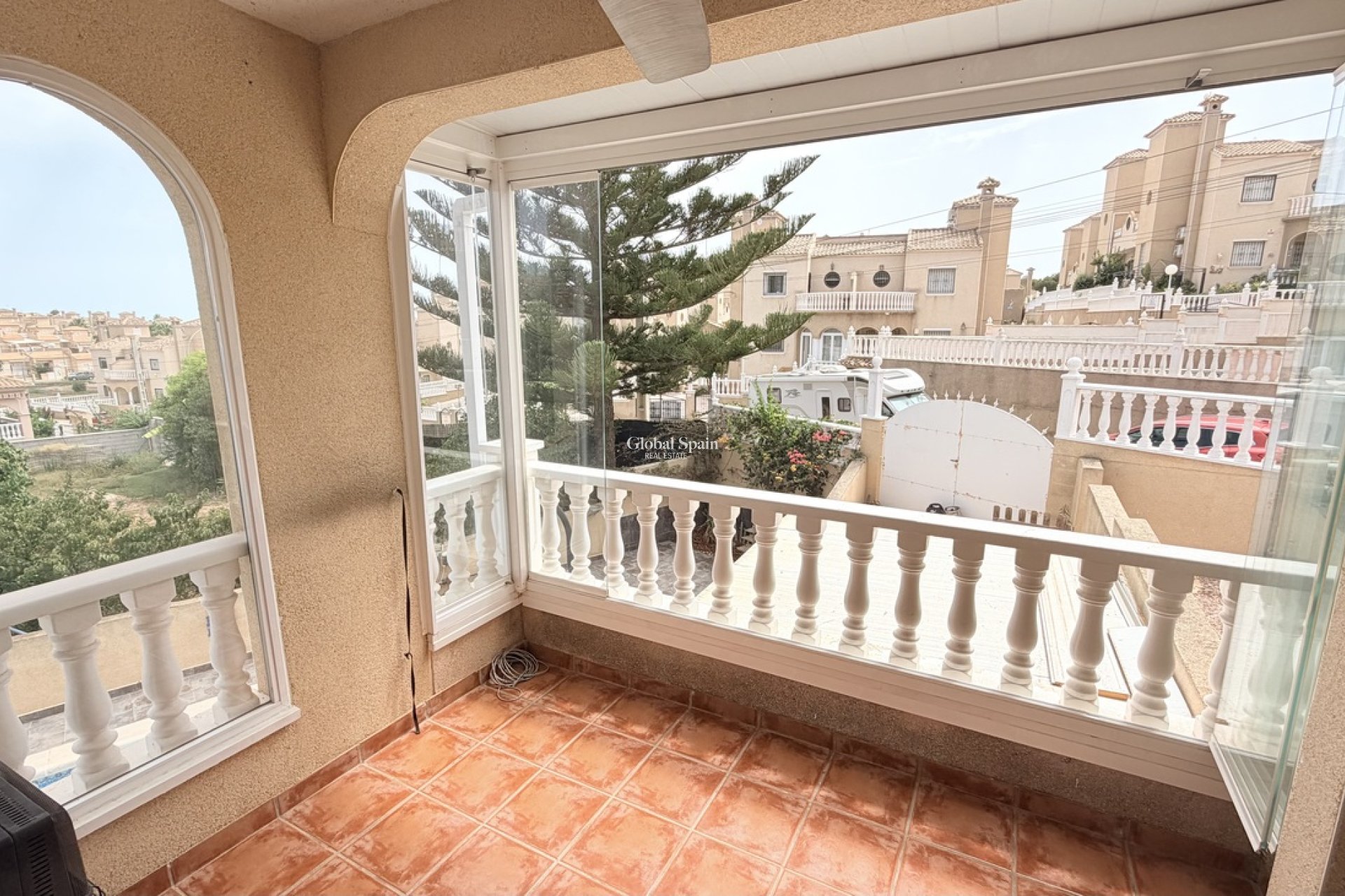 Odsprzedaż - WILLA  -
ORIHUELA COSTA - 
