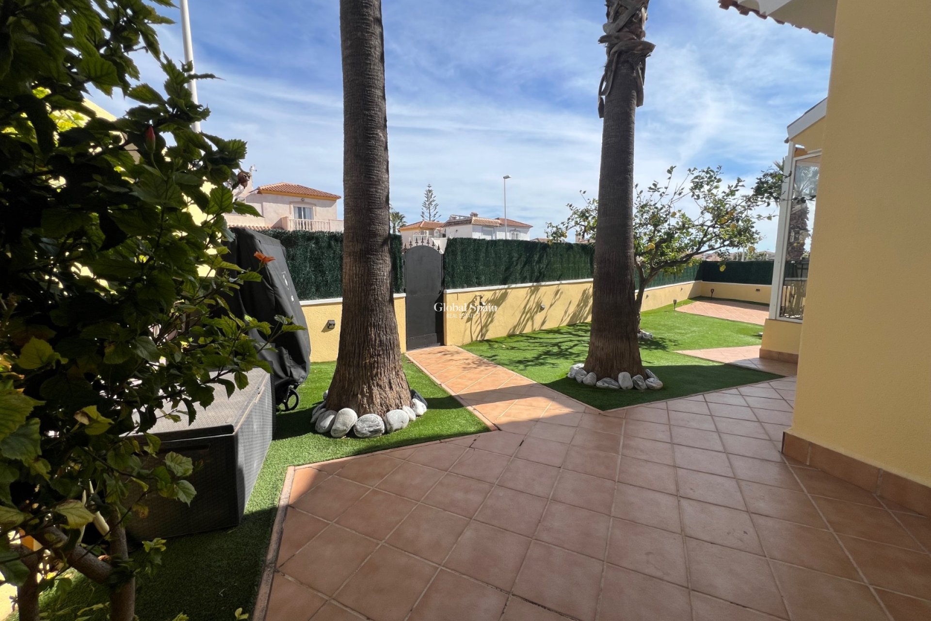 Odsprzedaż - WILLA  -
ORIHUELA COSTA - 