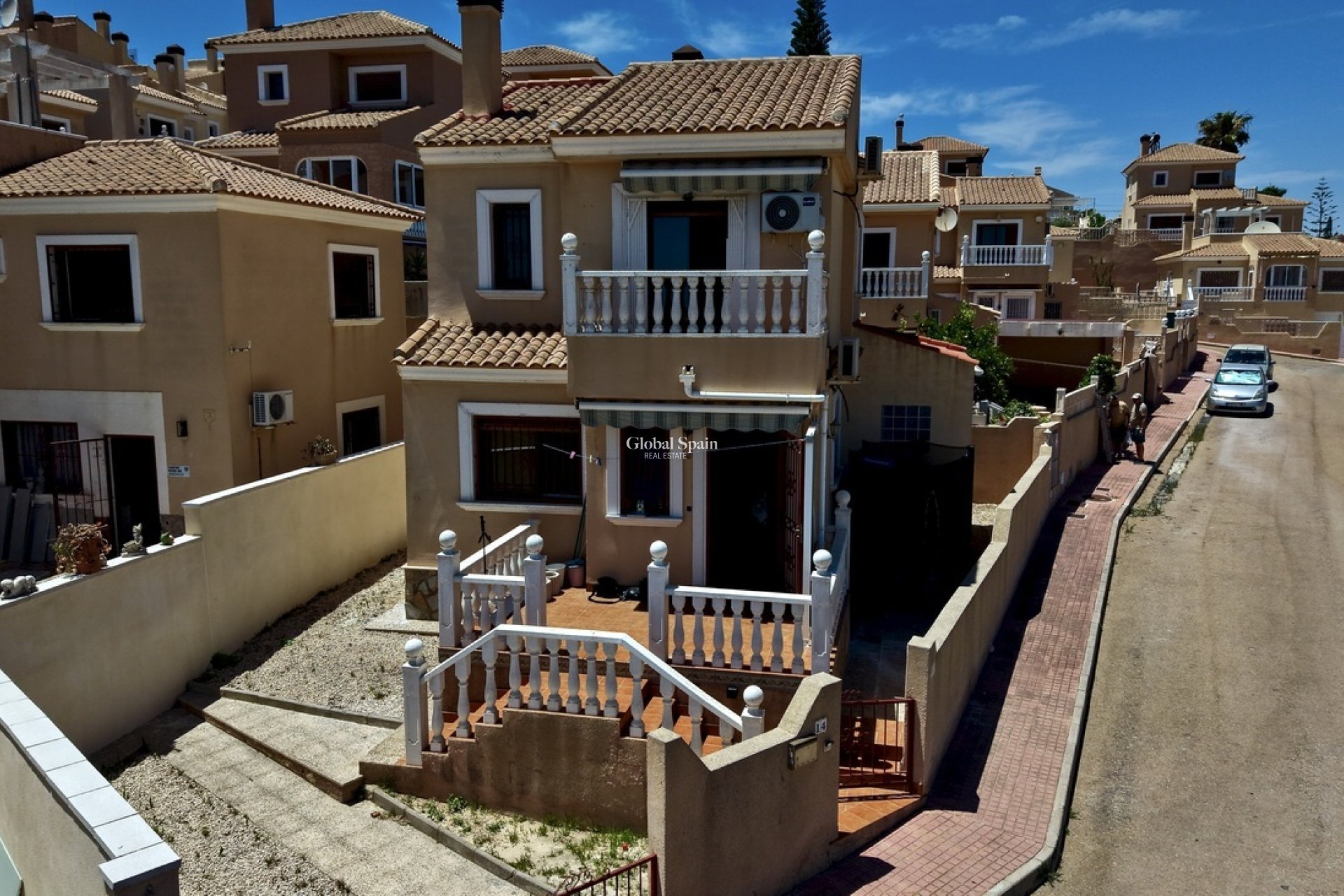 Odsprzedaż - WILLA  -
ORIHUELA COSTA - 