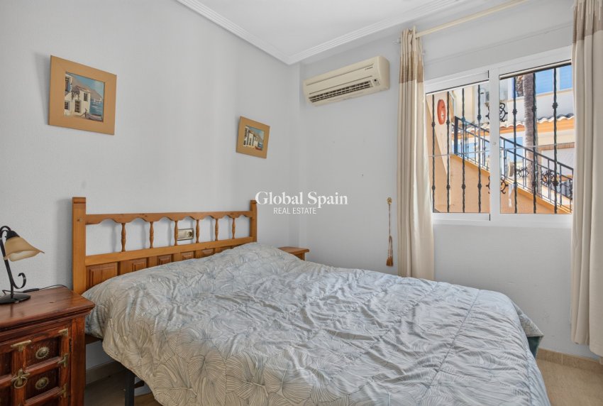 Odsprzedaż - WILLA  -
ORIHUELA COSTA - 