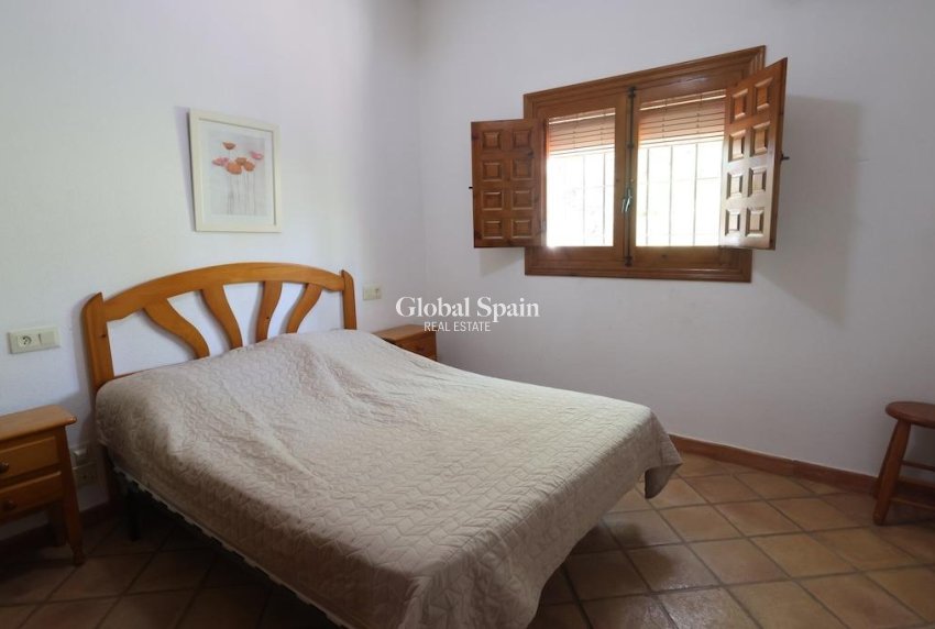 Odsprzedaż - WILLA  -
ORIHUELA COSTA - 
