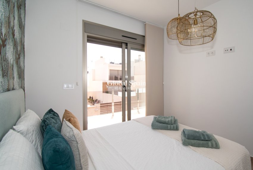 Odsprzedaż - WILLA  -
ORIHUELA COSTA - 
