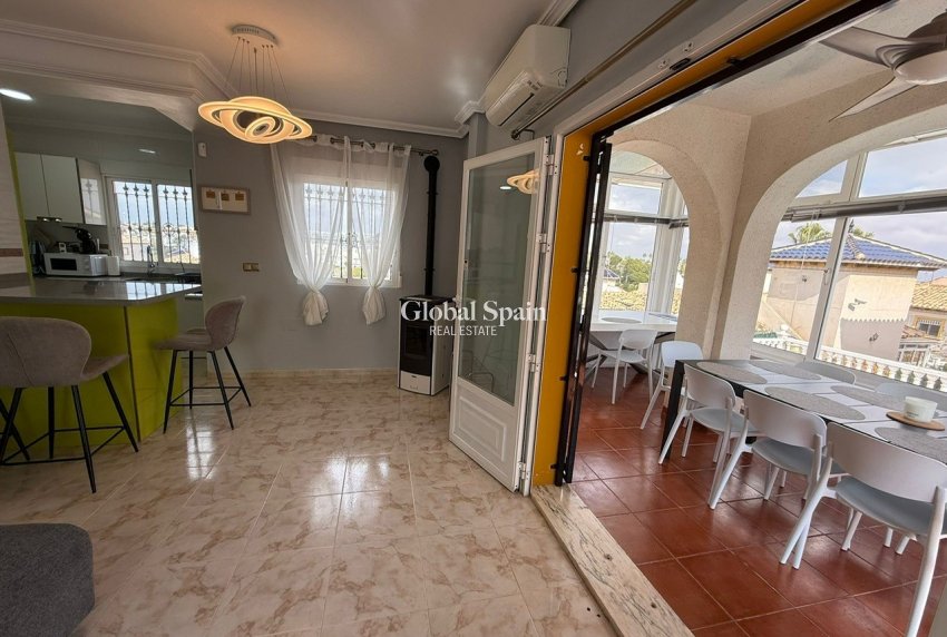 Odsprzedaż - WILLA  -
ORIHUELA COSTA - 