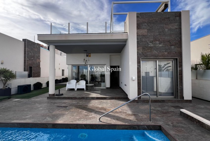 Odsprzedaż - WILLA  -
ORIHUELA COSTA - 