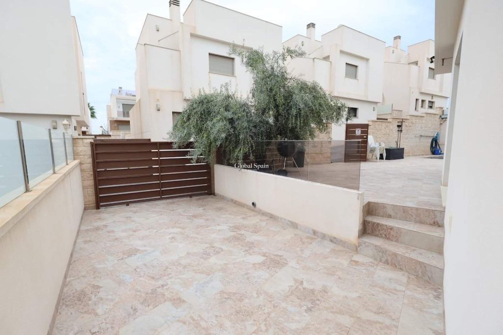 Odsprzedaż - WILLA  -
ORIHUELA COSTA - 