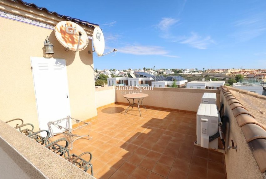 Odsprzedaż - WILLA  -
ORIHUELA COSTA - 