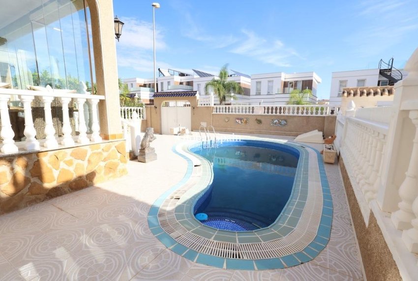 Odsprzedaż - WILLA  -
ORIHUELA COSTA - 