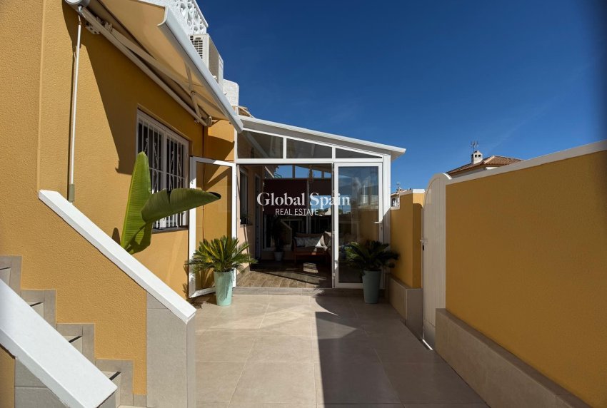 Odsprzedaż - WILLA  -
ORIHUELA COSTA - 