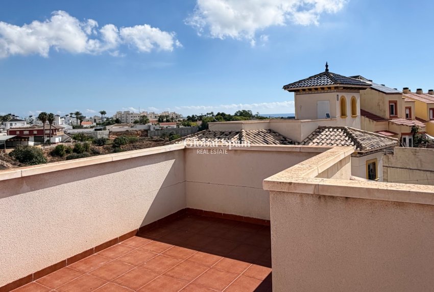 Odsprzedaż - WILLA  -
ORIHUELA COSTA - 