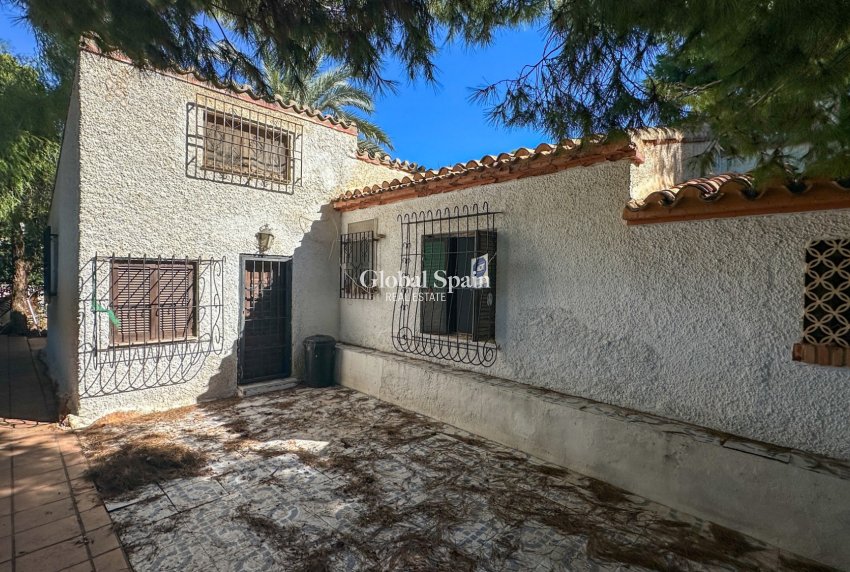 Odsprzedaż - WILLA  -
ORIHUELA COSTA - 