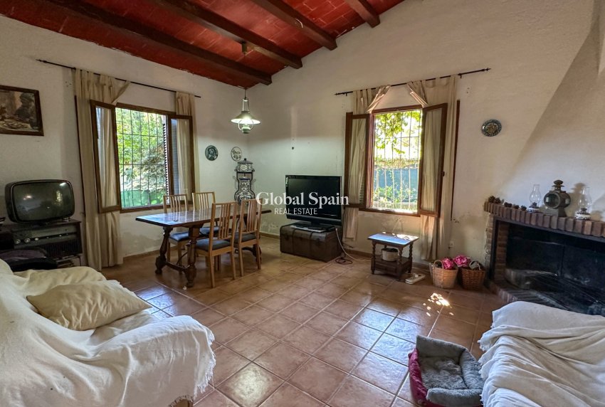 Odsprzedaż - WILLA  -
ORIHUELA COSTA - 