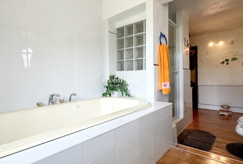 Odsprzedaż - Willa -
ORIHUELA COSTA - 