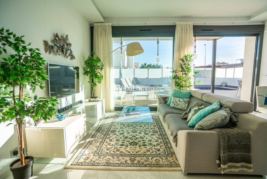 Odsprzedaż - Willa -
ORIHUELA COSTA - 