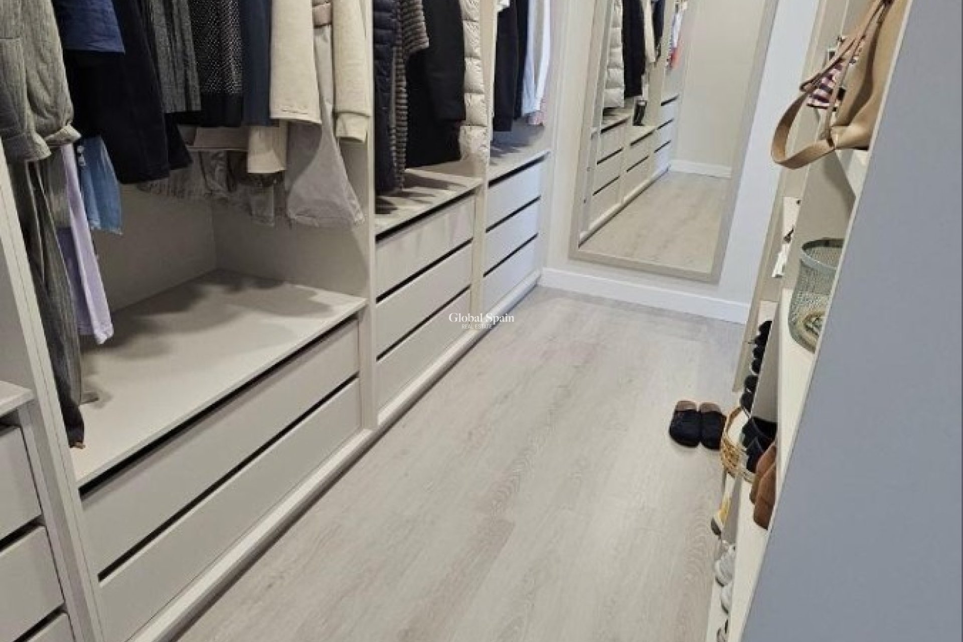 Odsprzedaż - WILLA  -
ORIHUELA - Inland