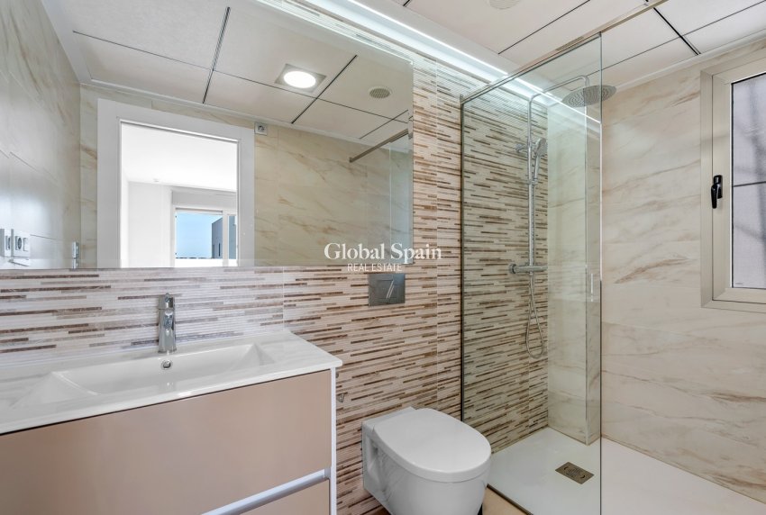 Odsprzedaż - WILLA  -
ORIHUELA - Inland