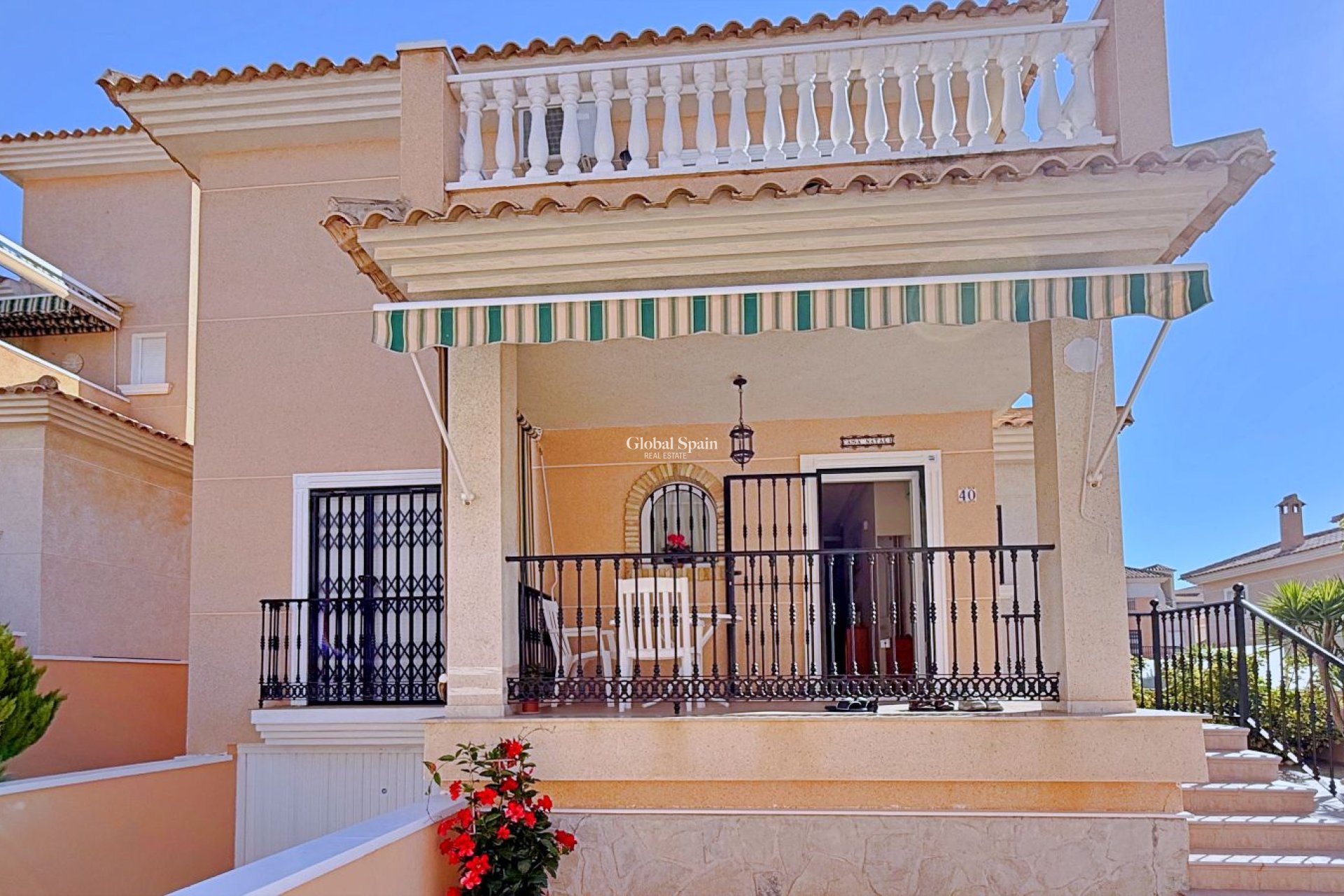 Odsprzedaż - WILLA  -
ORIHUELA - Inland