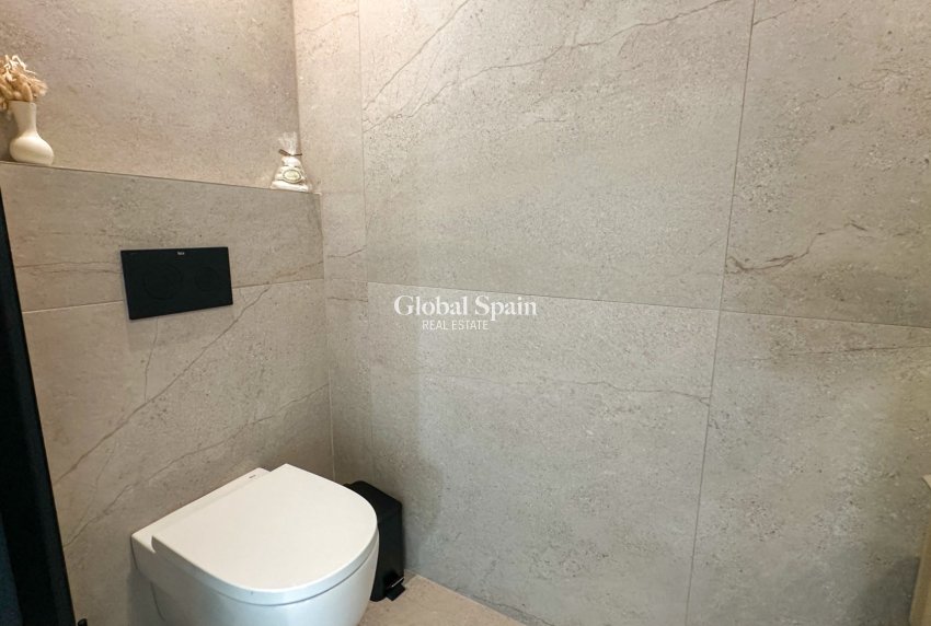 Odsprzedaż - WILLA  -
ORIHUELA - Inland