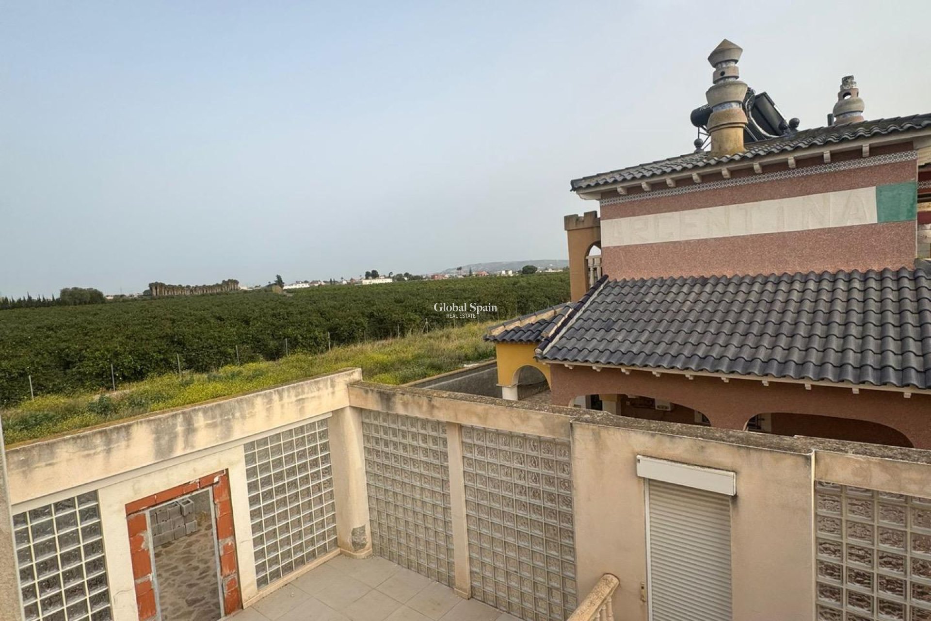 Odsprzedaż - WILLA  -
ORIHUELA - La Campaneta