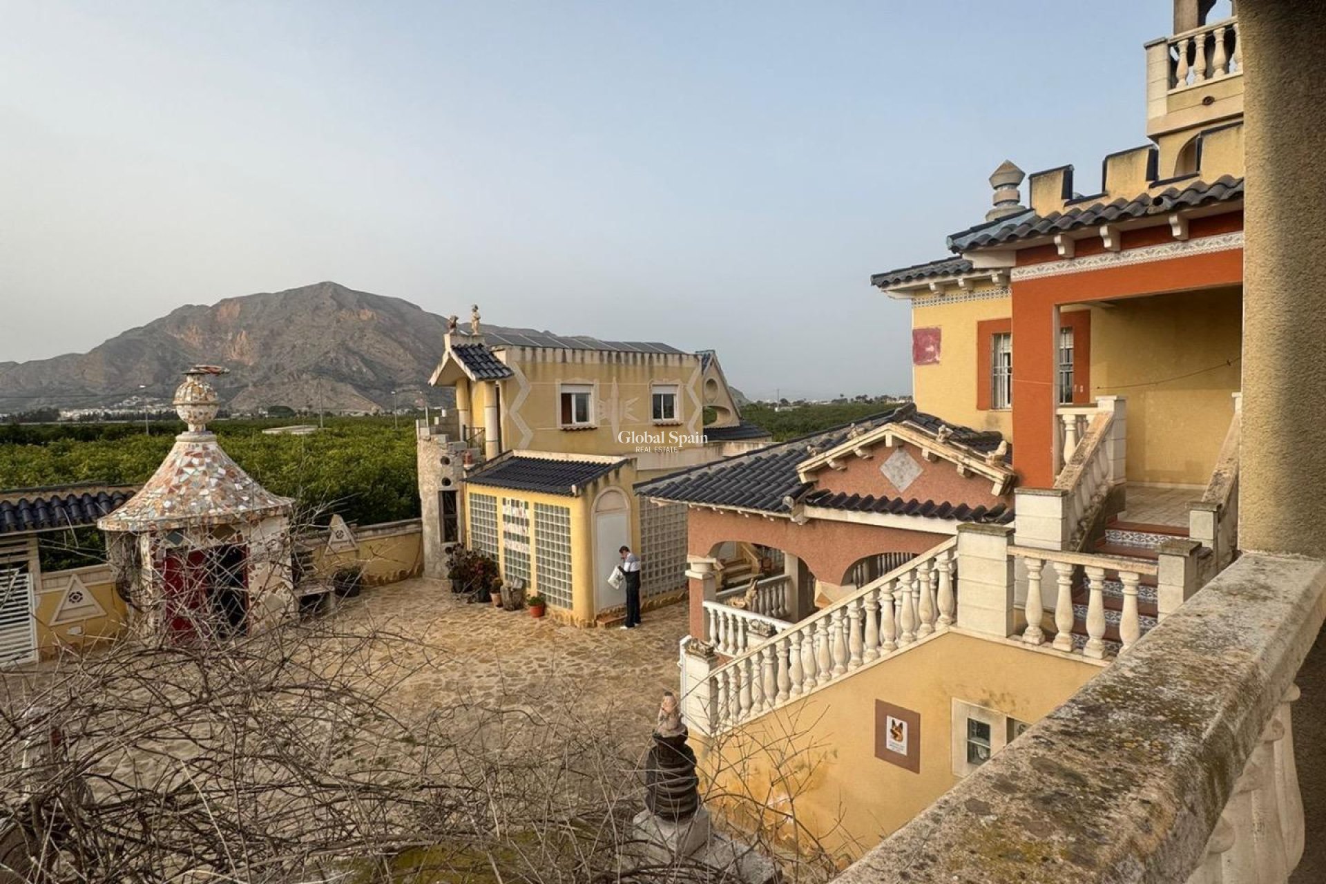 Odsprzedaż - WILLA  -
ORIHUELA - La Campaneta