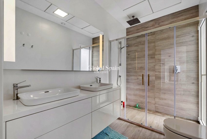 Odsprzedaż - WILLA  -
ORIHUELA - LAS COLINAS GOLF RESORT