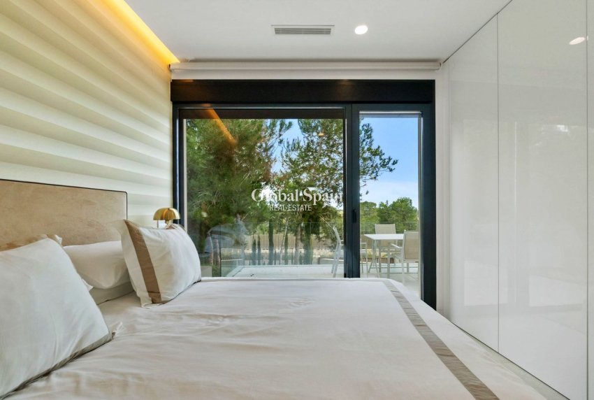 Odsprzedaż - WILLA  -
ORIHUELA - LAS COLINAS GOLF RESORT