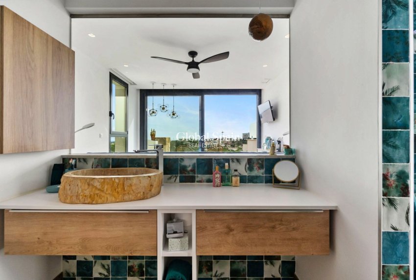 Odsprzedaż - WILLA  -
ORIHUELA - LAS COLINAS GOLF RESORT