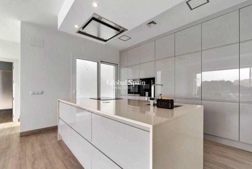 Odsprzedaż - WILLA  -
ORIHUELA - LAS COLINAS GOLF RESORT