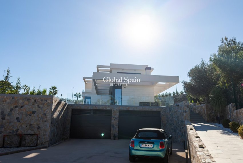 Odsprzedaż - WILLA  -
ORIHUELA - LAS COLINAS GOLF RESORT