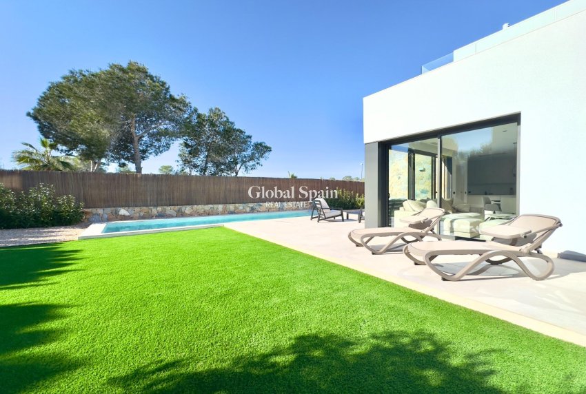 Odsprzedaż - WILLA  -
ORIHUELA - Las Colinas Golf