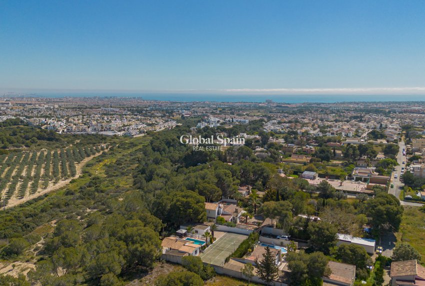 Odsprzedaż - WILLA  -
ORIHUELA - 