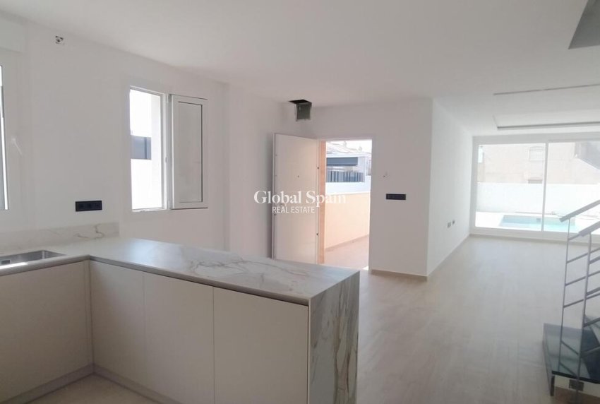 Odsprzedaż - Willa Penthouse -
TORREVIEJA - Aguas Nuevas