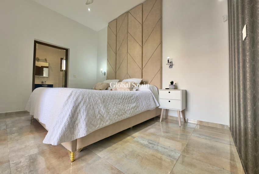 Odsprzedaż - WILLA  -
PILAR DE LA HORADADA - Torre de la Horadada