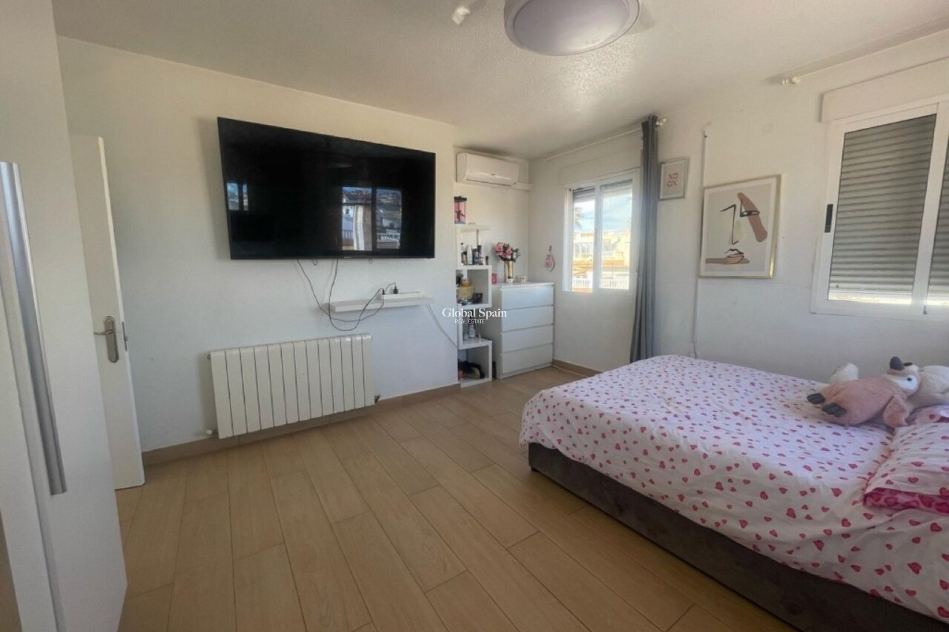 Odsprzedaż - WILLA  -
PLAYA FLAMENCA - Costa Blanca