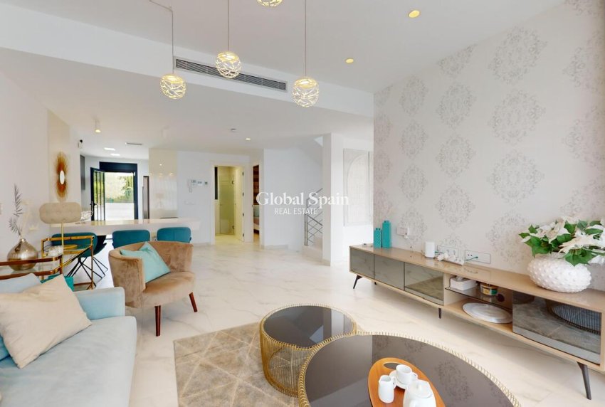 Odsprzedaż - WILLA  -
PLAYA HONDA - 