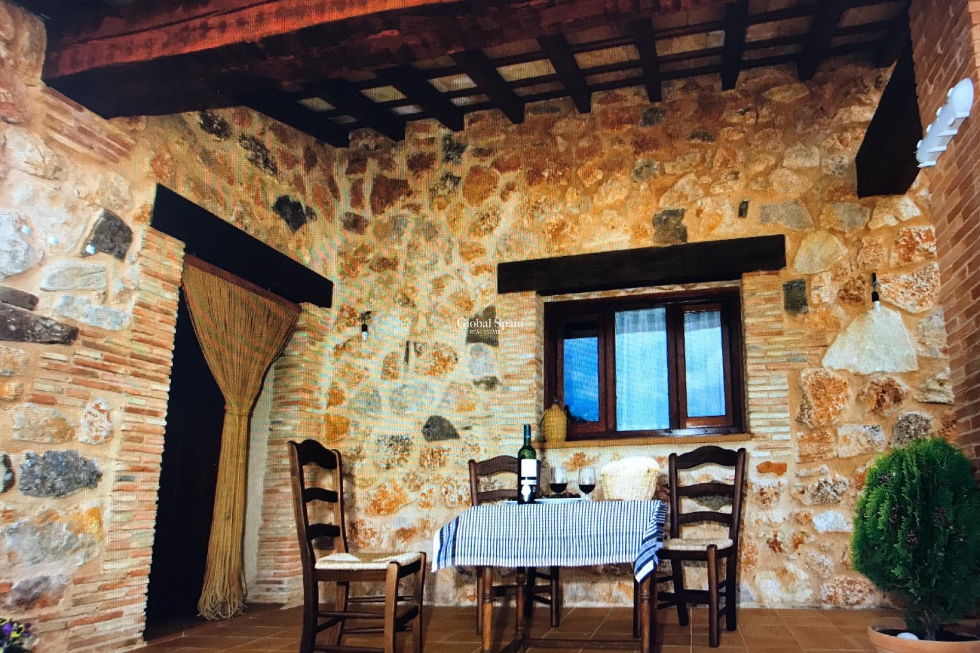 Odsprzedaż - WILLA  -
RIÓPAR - Riopar