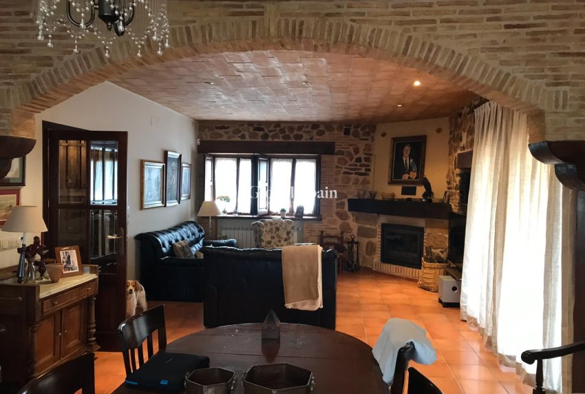 Odsprzedaż - WILLA  -
RIÓPAR - Riopar