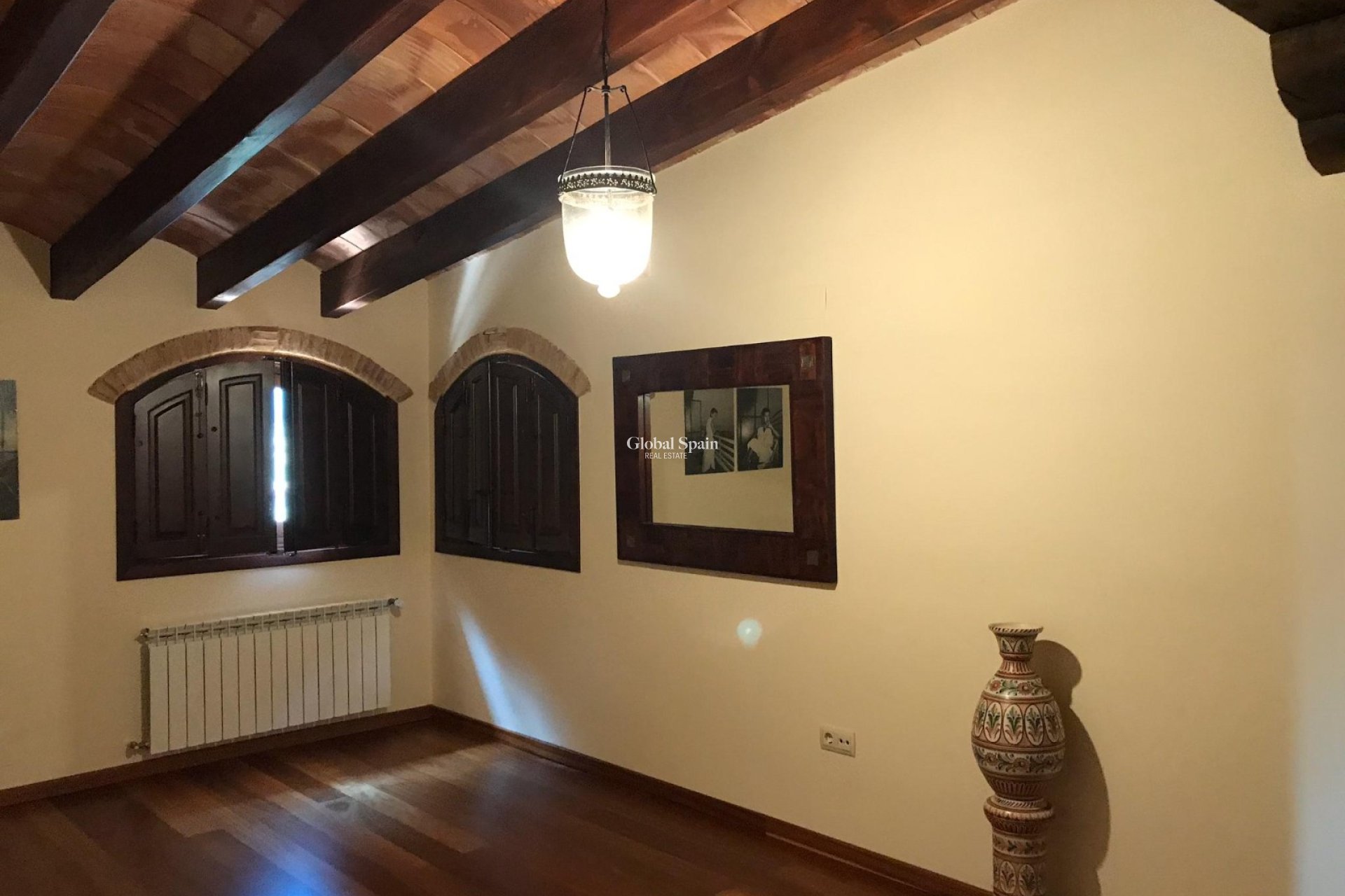 Odsprzedaż - WILLA  -
RIÓPAR - Riopar