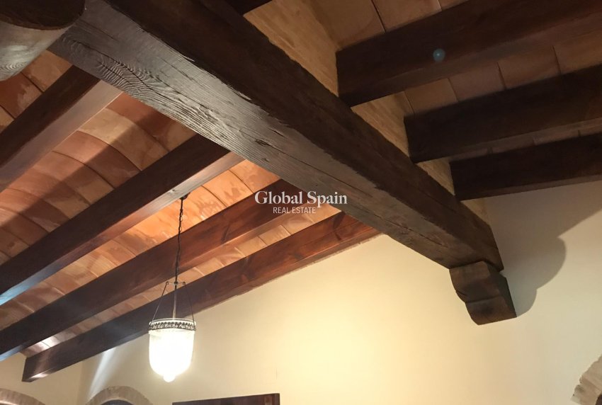 Odsprzedaż - WILLA  -
RIÓPAR - Riopar